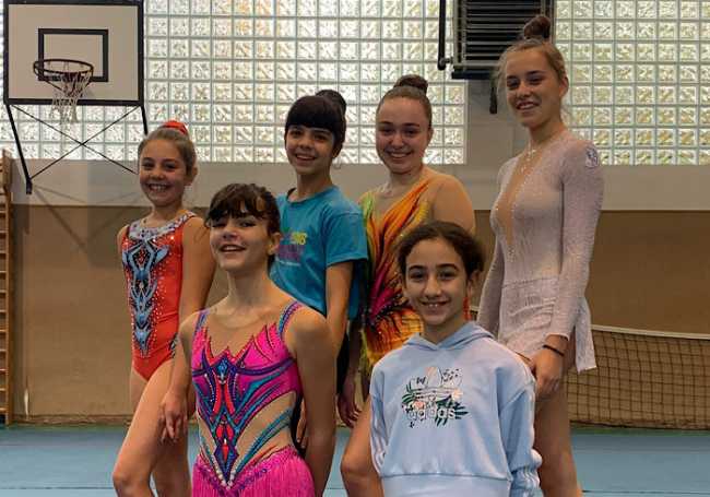 Cusio ginnastica atlete schierate