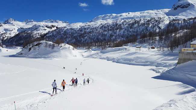 Ilago neve devero ciaspole 19 meraviglioso scenario in cui si svolge La Traccia Bianca