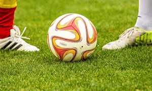 b calcio palla prato