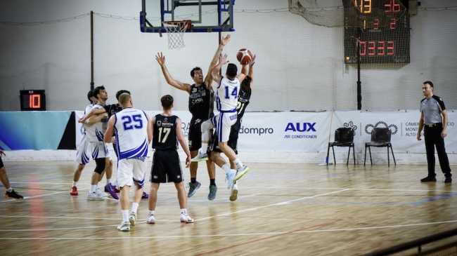 college novara azione canestro 