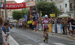 porcelli vince alberobello pedale cicslimo traguardo mani