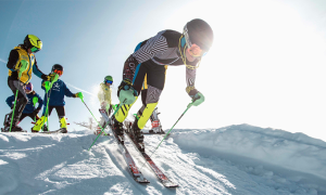 sci partenza gara neve slalom