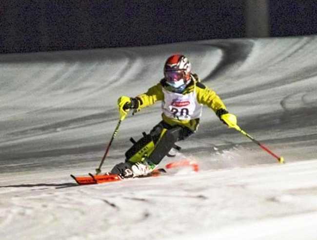 sciatore notturna sci slalom 3a