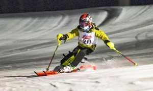 sciatore notturna sci slalom 3a