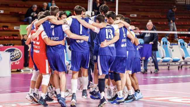 volley novara abbraccio