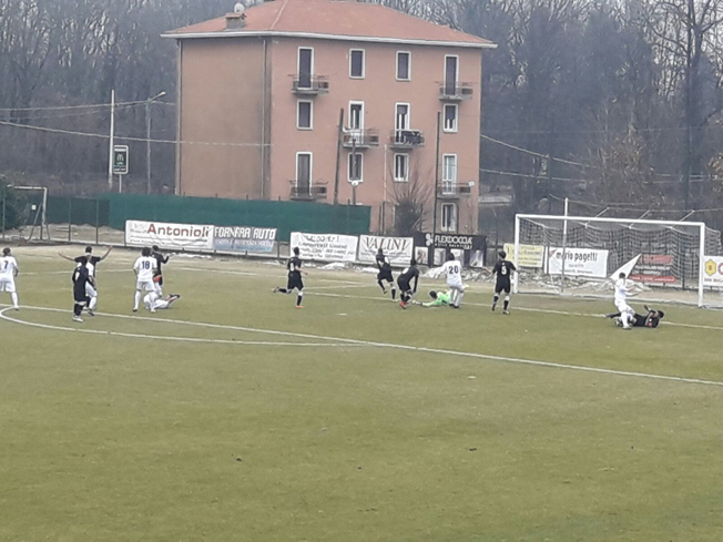 Un gol di Segato tiene in testa il Gozzano. Fotogallery