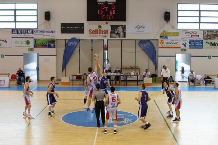 Barberi Valsesia Basket: ancora Santarossa nel motore