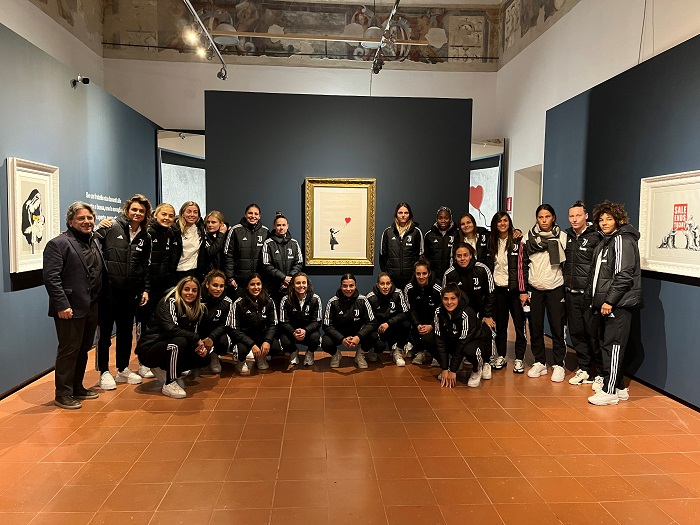 Le atlete della Juventus Women in visita alla mostra Banksy, Jago