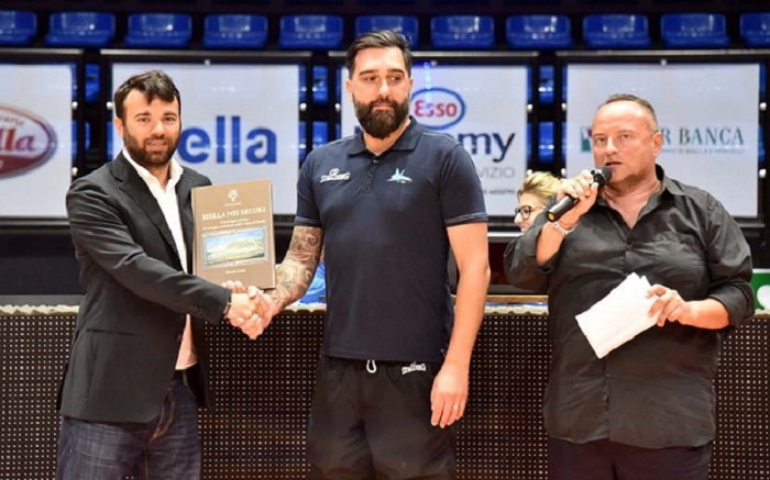 Pallacanestro Biella e la maglia celebrativa