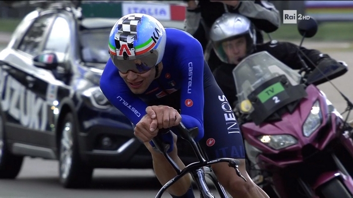 Ciclismo, è il giorno degli Italiani a cronometro. Ganna e Longo Borghini attesi protagonisti