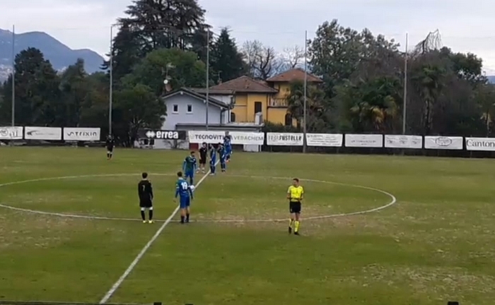 Lo Stresa in dieci cade (ancora) nel finale e resta penultimo