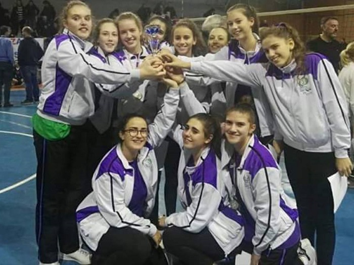 Che grinta le ragazze dell'Omegna Pallavolo Under 16